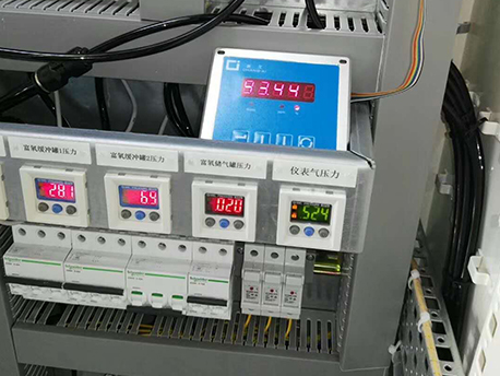 制氧設(shè)備plc控制柜運(yùn)行儀表顯示