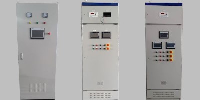 多個(gè)觸摸屏顯示的PLC自控系統(tǒng)柜